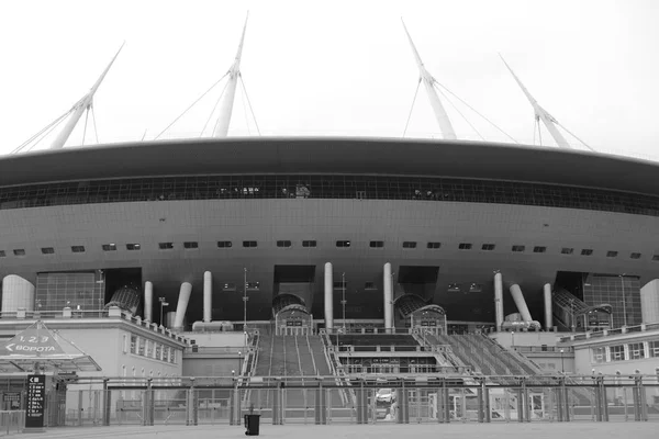 俄罗斯圣彼得堡 2018年11月11日 位于克雷斯托夫斯基岛的俄罗斯联邦同名城市圣彼得堡新体育场 黑色和白色 — 图库照片