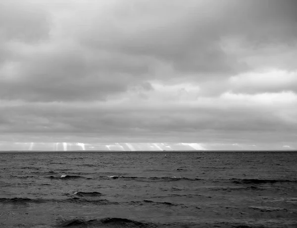 Nuvem Escura Sobre Golfo Finlândia Mar Báltico Rússia Preto Branco — Fotografia de Stock