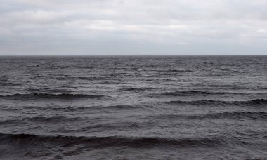 Baltık Denizi, Rusya'nın Finlandiya Körfezi üzerinde kara bulutlar.