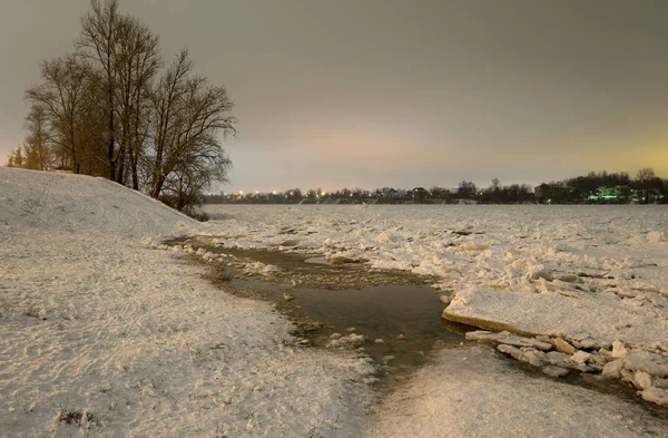 Petersburg Rusya Nın Eteklerinde Akşam Neva Nehri Nin Manzaraya — Stok fotoğraf