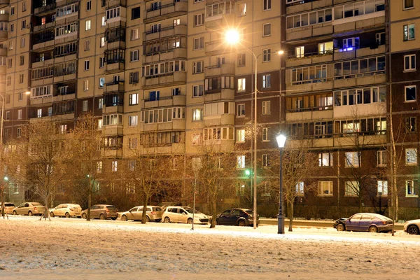 Modernt Bostadshus Vinternatt Utkanten Petersburg Ryssland — Stockfoto