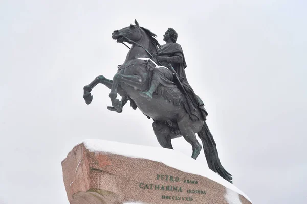 サンクトペテルブルク ロシア連邦 2018 青銅の騎士 ピーターの記念碑私は雲冬の日にサンクト ペテルブルクの元老院広場 — ストック写真