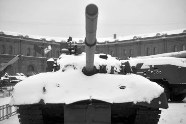 Saint Petersburg, Rusya Federasyonu - 5 Ocak 2019: Rus tankı T-80 ordu topçu Müzesi'nde. T-80-SSCB içinde üretilen ana muharebe tankı. SSCB ile 1976'dan beri başladılar. Siyah ve beyaz.