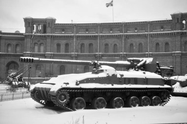 Saint Petersburg, Rusya Federasyonu - 5 Ocak 2019: 152mm Kundağı 2s5 Giazint-S ordu topçu Müzesi'nde savaş topu. 1975 yılında kabul edilen.