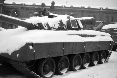 Saint Petersburg, Rusya Federasyonu - 5 Ocak 2019: Rus tankı T-80 ordu topçu Müzesi'nde. T-80-SSCB içinde üretilen ana muharebe tankı. SSCB ile 1976'dan beri başladılar. Siyah ve beyaz.