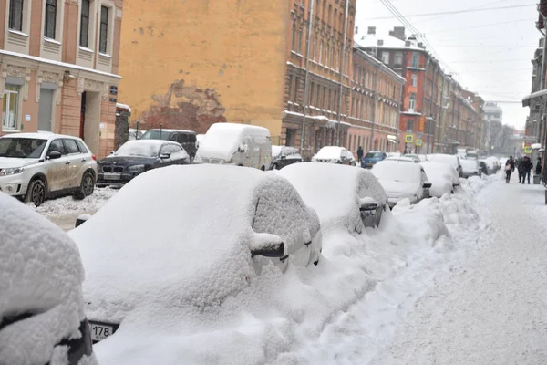 Saint Petersburg Rusya Federasyonu Şubat 2018 Karla Kaplı Sokak Bulut — Stok fotoğraf