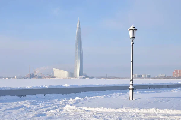 Mrakodrap Lakhta Center Pobřeží Finského Zálivu Petrohradě Slunný Zimní Den — Stock fotografie