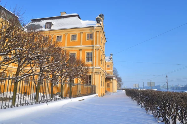 Het Paleis Van Mensjikov Sint Petersburg Zonnige Winterdag Rusland — Stockfoto