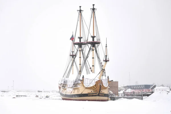 De wederopbouw van de 54-gun schip van de lijn van tier 4, Poltava. — Stockfoto