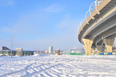 St. Petersburg eteklerinde şehir manzarası.