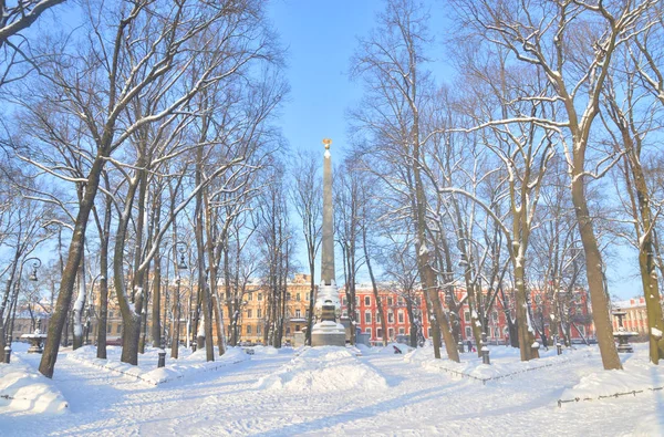 Rumyantsevsky Jardín en invierno en San Petersburgo . —  Fotos de Stock