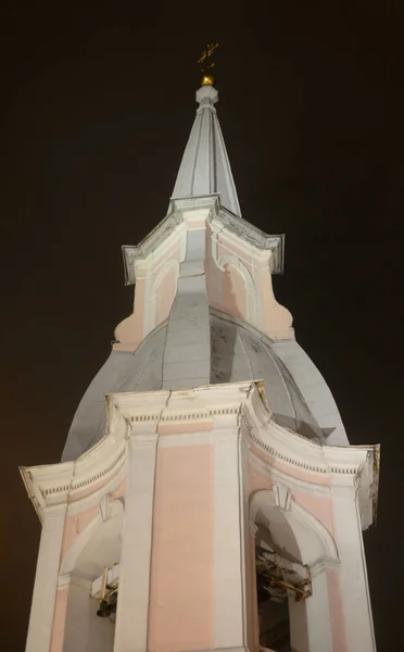 Kathedraal van St. Andrew's nachts winter. — Stockfoto