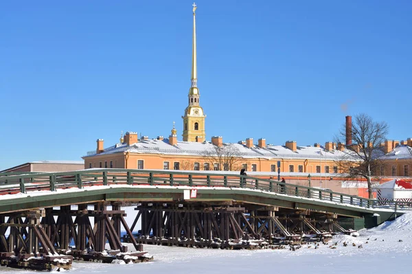 Kronwerksbrücke im Winter. — Stockfoto