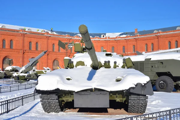 Orosz tartály T-80 a hadsereg tüzérségi Múzeumban. — Stock Fotó
