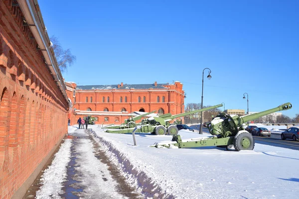 Oude Sovjet-Unie kanonnen. — Stockfoto