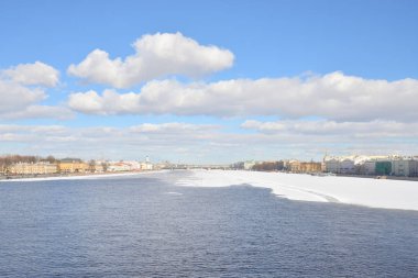 Neva Nehri'nin St. Petersburg Merkezi Görünümü.