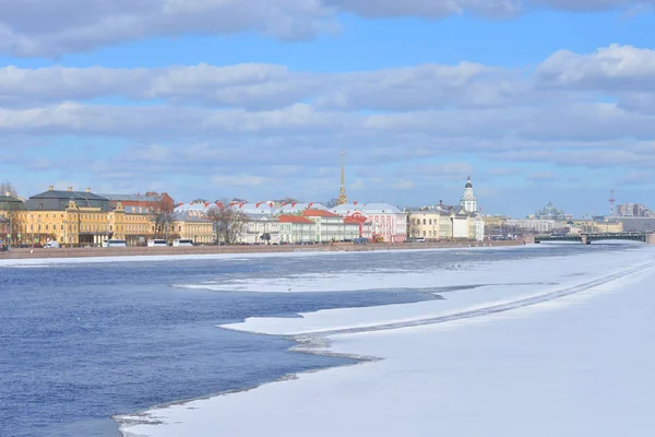 Universitet vallen i Sankt Petersburg. — Stockfoto