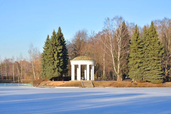 Primorskiy Victory Park in Sint-Petersburg. — Stockfoto