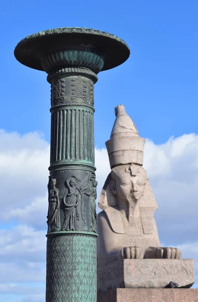 앤티크 스타일의 청동 기둥. — 스톡 사진