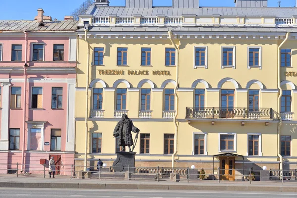 Trezzini hus i St Petersburg. — Stockfoto