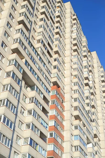 Residential skyscraper in St. Petersburg. — Stock Photo, Image