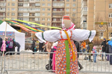 Yanan için shrovetide korkuluk.