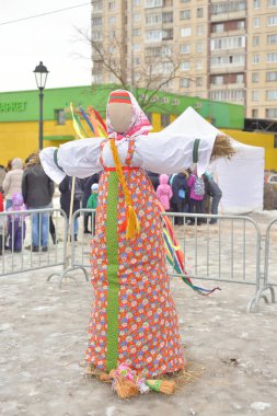 Yanan için shrovetide korkuluk.