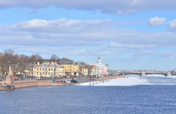Nasyp Uniwersytetu w Sankt Petersburgu. — Zdjęcie stockowe
