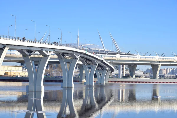 サンクトペテルブルクの歩行者用ヨット橋. — ストック写真