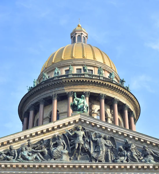 St. Isaac Cathedral at sunny day. — Stock Photo, Image