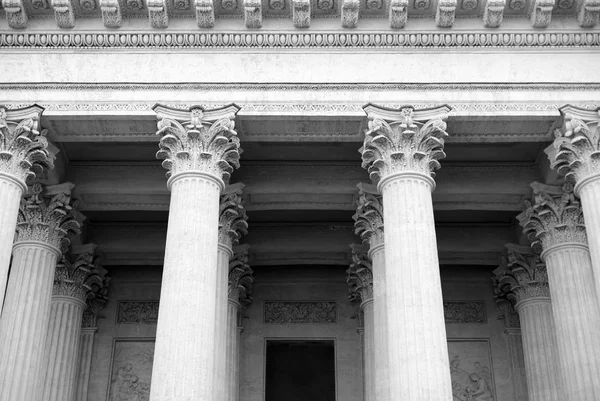 Colonnade de la Catedral de San Isaac . —  Fotos de Stock