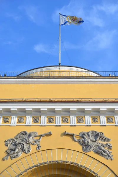 St. Petersburg 'daki deniz kuvvetleri binası.. — Stok fotoğraf