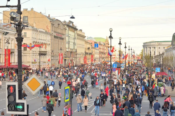 Nevskij Prospekt på Segerdagen. — Stockfoto