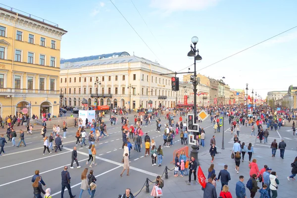 Nevsky prospect on Victory Day. — Stock Photo, Image