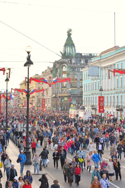 Zafer Günü'nde Nevsky umudu.
