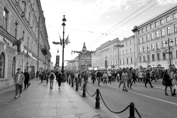 Nevsky perspectiva en el Día de la Victoria . — Foto de Stock