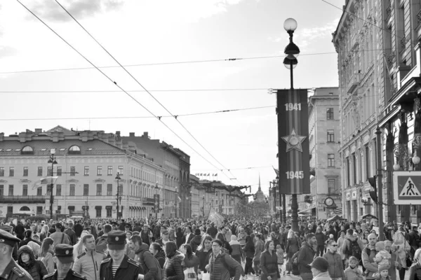 Nevsky prospect on Victory Day. — Stock Photo, Image