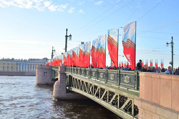 Palace Bridge on Victory Day. — Stock Photo, Image