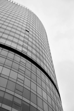 gökdelen gökyüzü arka plan üzerinde.