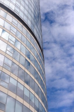 gökdelen gökyüzü arka plan üzerinde.