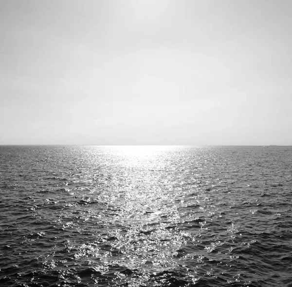 Στη θάλασσα με τη μέρα. — Φωτογραφία Αρχείου