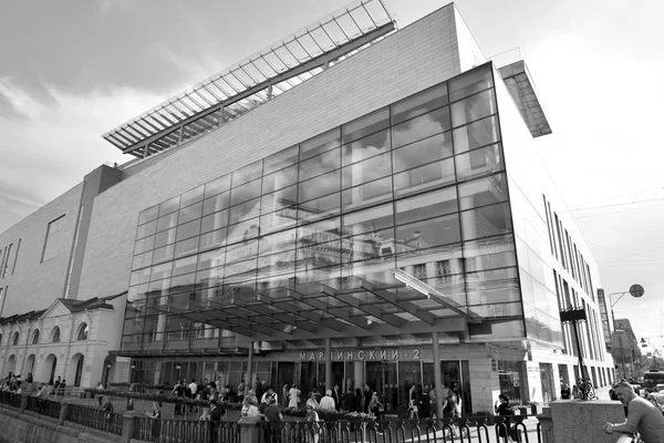 Nowy budynek drugiego etapu teatru Maryjskiego. — Zdjęcie stockowe
