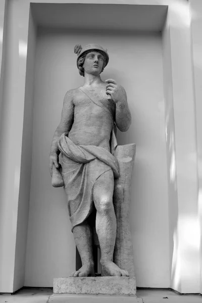 The statue of the god Mercury. Fragment Elagin Palace. — Stock Photo, Image