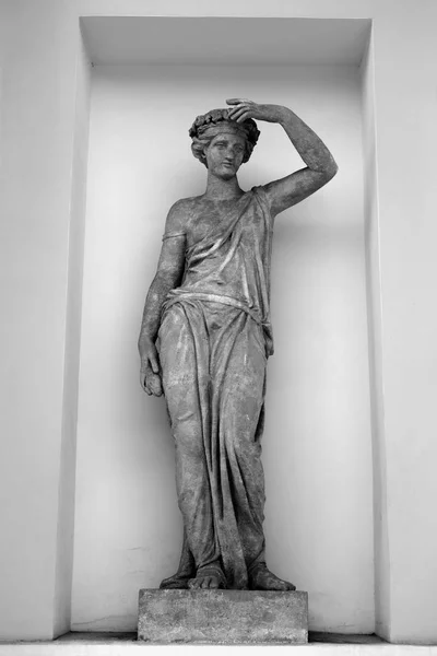 Tanrıça Ceres'in heykeli. Fragman Elagin Sarayı. — Stok fotoğraf