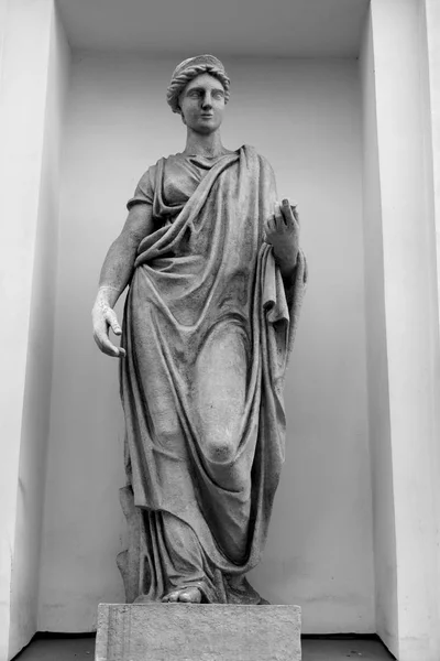 A estátua da deusa Juno. Fragmento Palácio Elagin . — Fotografia de Stock