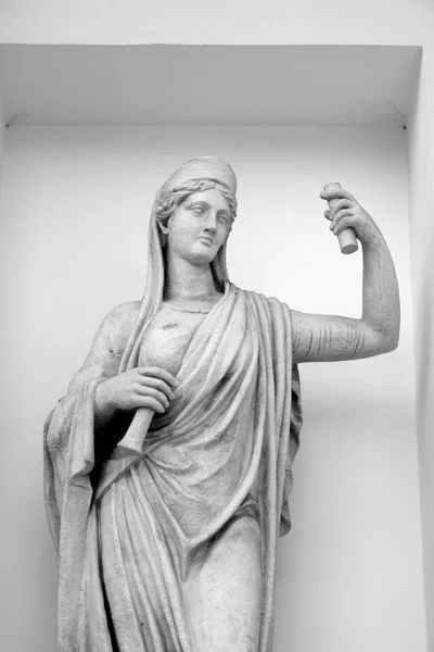 Statyn av gudinnan Athena. Fragment Elagin Palace. — Stockfoto