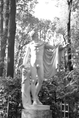 Summer Garden'da Apollo heykeli.