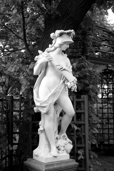 Estatua de la diosa Bellona en San Petersburgo . — Foto de Stock