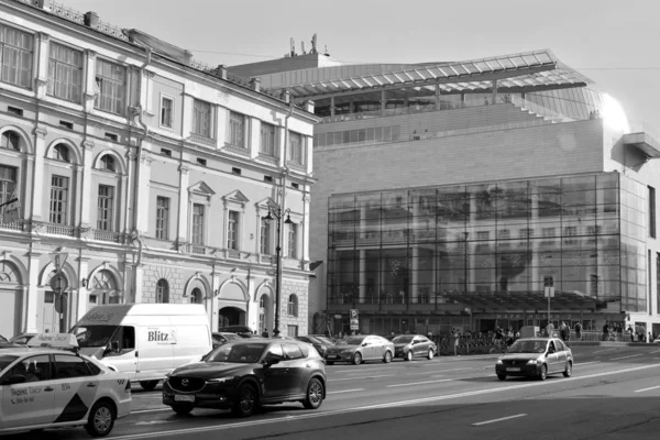Nouveau bâtiment de la deuxième scène du théâtre Mariinsky . — Photo