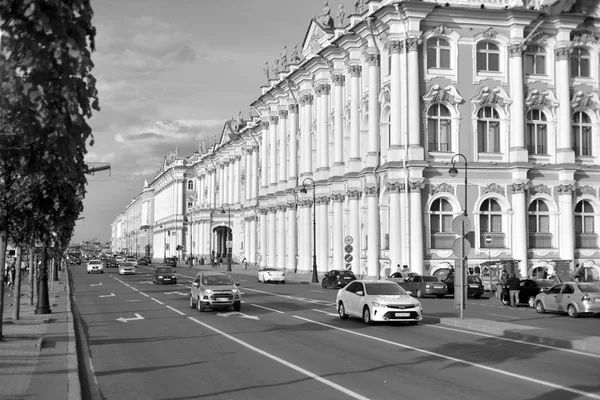 Pohled na palác nábřeží. — Stock fotografie